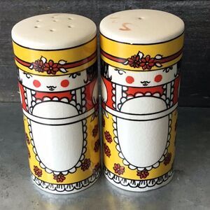 Carltonware English salt and pepper shakers people collectible pair 4"